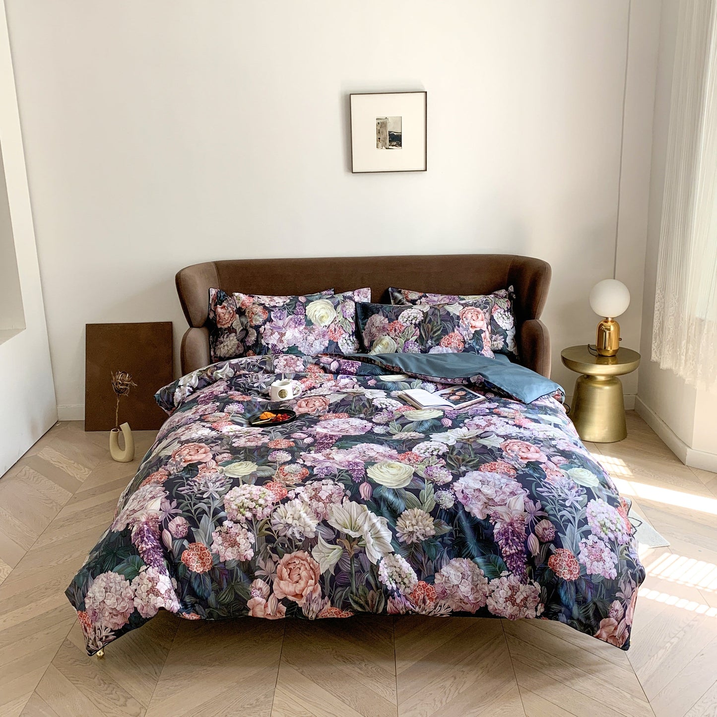 Luxurious Floral Pattern Bedding Set