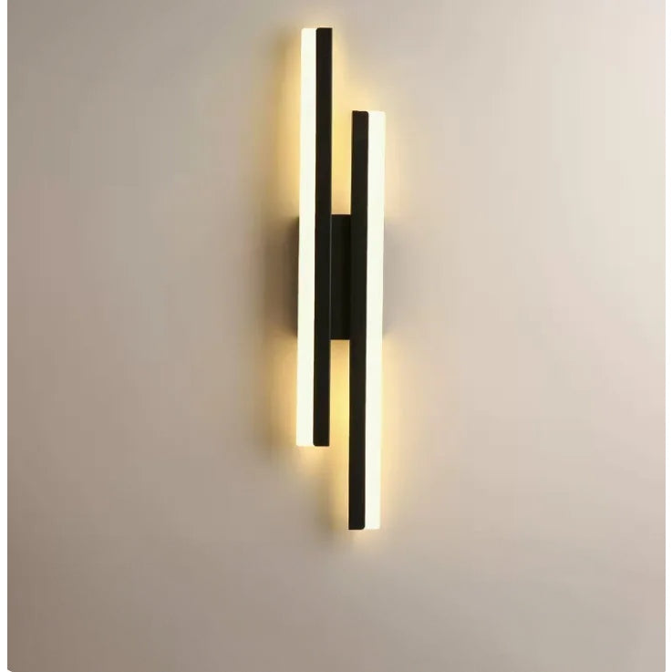 Contemporary LED Vertical Light Fixture