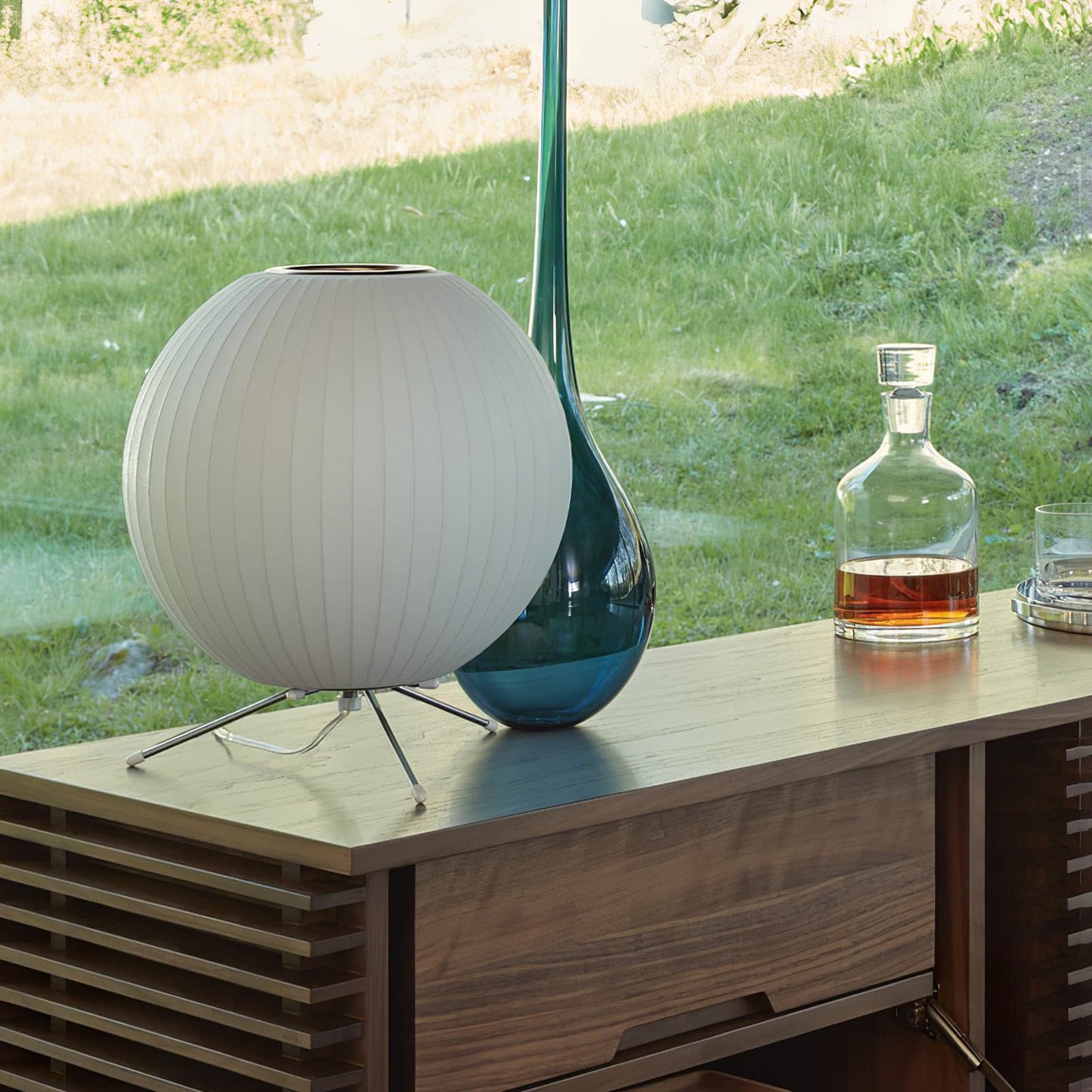 Contemporary White Tripod Table Light