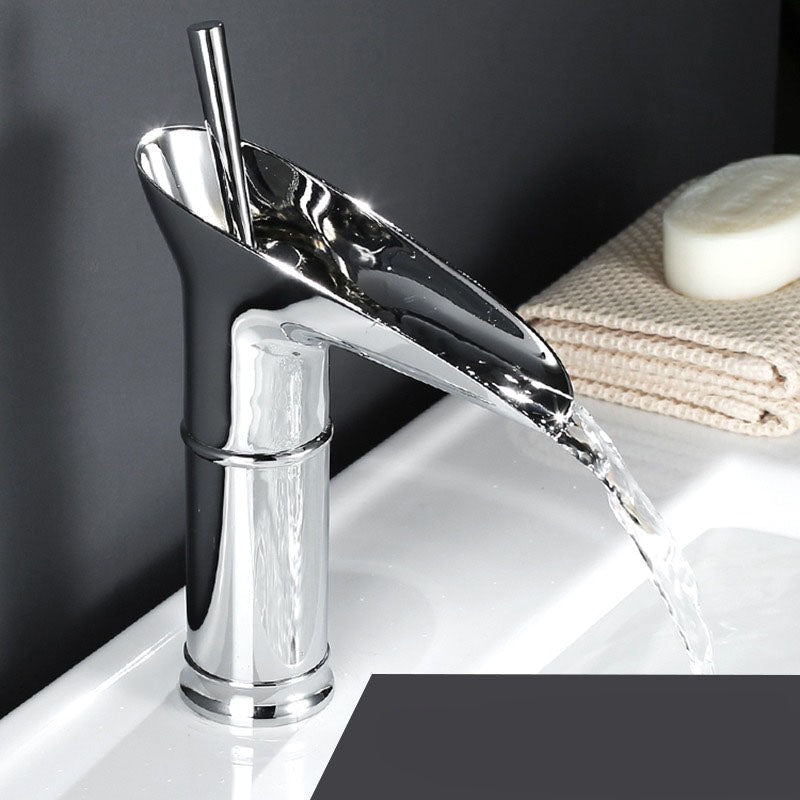 Vintage Brass Single Handle Bathroom Faucet